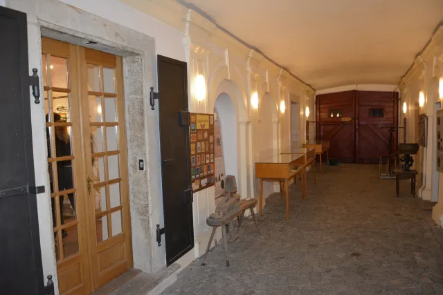 průjezd v Melicharově vlastivědném muzeu v Unhošti