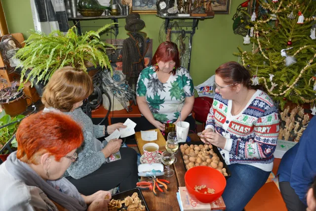 setkání spolku Dráteník v Kovárně pro radost v Kytíně