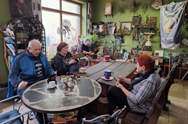 setkání drátenic v Kovárně pro radost v Kytíně
