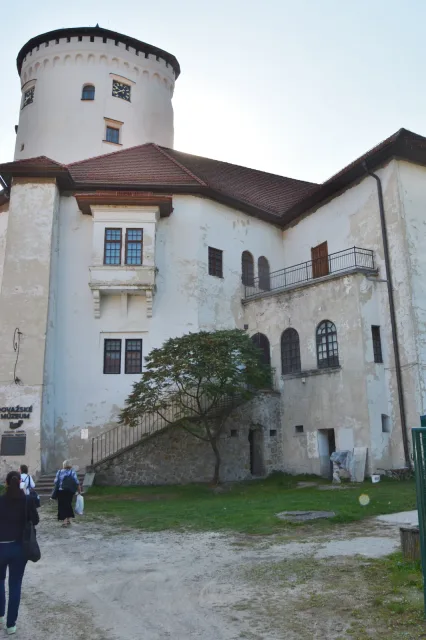 příjezd účastníků stretnutia drotárov na Budatínský hrad