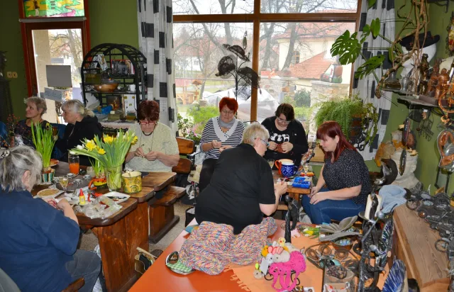 Kytín, setkání drátenic v Kovárně pro radost