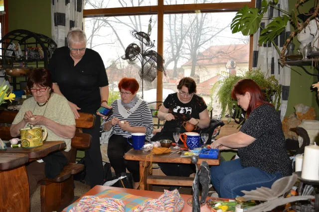 Kytín, setkání drátenic v Kovárně pro radost