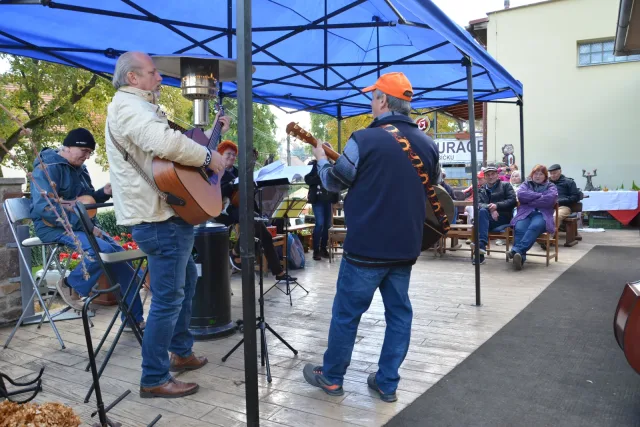 koncert skupiny Doktoři a setkání spolku Dráteník v Kytíně